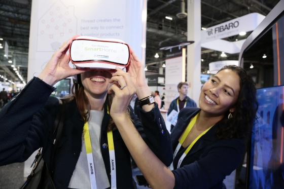 Auf der Stefan Vitzithum: Auf der CES konnten Besucher die neusten Virtual Reality-Produkte hautnah erleben.